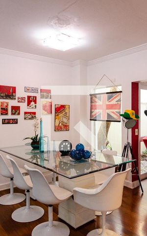Casa de condomínio à venda com 270m², 4 quartos e 3 vagasSala