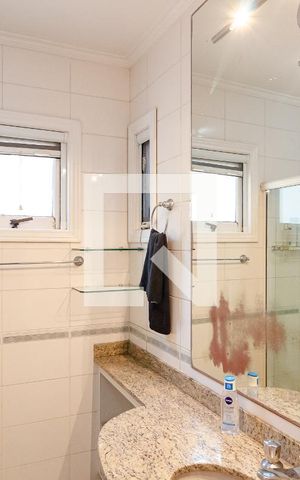 Casa de condomínio à venda com 270m², 4 quartos e 3 vagasBanheiro Social
