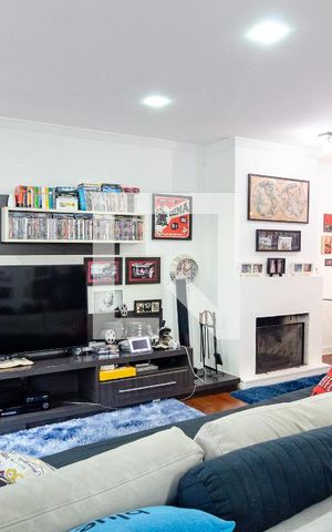 Casa de condomínio à venda com 270m², 4 quartos e 3 vagasSala