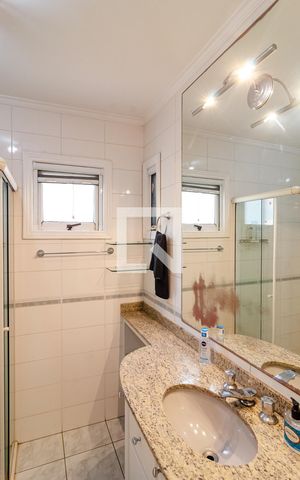 Casa de condomínio à venda com 270m², 4 quartos e 3 vagasBanheiro Social