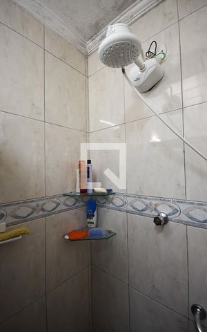 Casa à venda com 147m², 2 quartos e 2 vagas Casa à venda com 147m², 2 quartos e 2 vagasChuveiro do banheiro