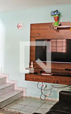 Casa à venda com 202m², 2 quartos e 2 vagasSala