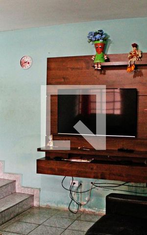 Casa à venda com 202m², 2 quartos e 2 vagasSala