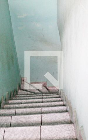 Casa à venda com 202m², 2 quartos e 2 vagasEscada