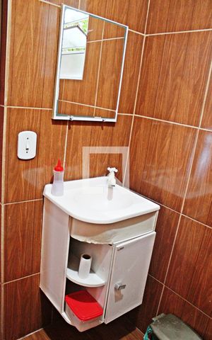 Casa à venda com 202m², 2 quartos e 2 vagasBanheiro