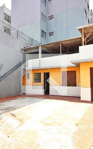 Casa para alugar com 350m², 2 quartos e 4 vagasQuintal