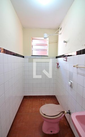 Casa para alugar com 350m², 2 quartos e 4 vagasBanheiro de serviço