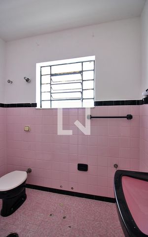 Casa para alugar com 350m², 2 quartos e 4 vagasBanheiro Social