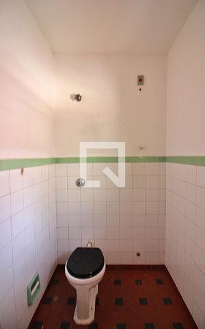 Casa para alugar com 350m², 2 quartos e 4 vagasBanheiro do Salão de Festas 