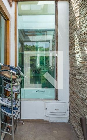 Casa à venda com 463m², 5 quartos e 5 vagas Casa à venda com 463m², 5 quartos e 5 vagasVaranda