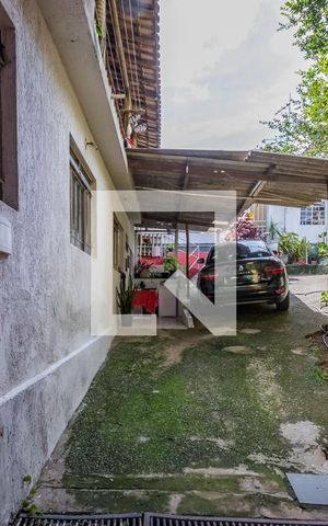 Casa à venda com 463m², 5 quartos e 5 vagas Casa à venda com 463m², 5 quartos e 5 vagasGaragem - Quintal