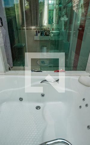 Casa à venda com 463m², 5 quartos e 5 vagas Casa à venda com 463m², 5 quartos e 5 vagasBanheiro da Suíte