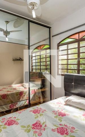 Casa à venda com 463m², 5 quartos e 5 vagas Casa à venda com 463m², 5 quartos e 5 vagasQuarto 2