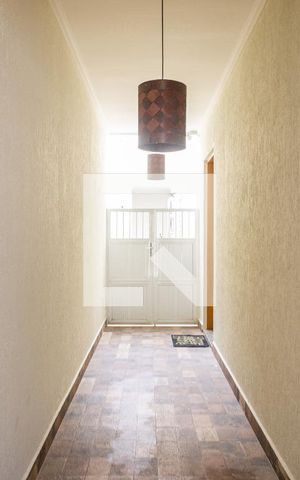 Casa à venda com 170m², 3 quartos e 2 vagas Casa à venda com 170m², 3 quartos e 2 vagasCorredor