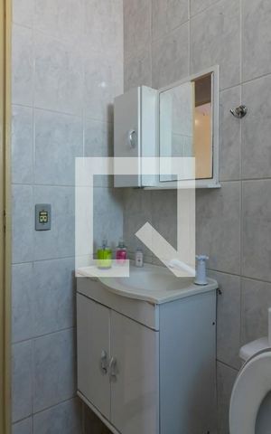 Apartamento à venda com 47m², 2 quartos e 1 vaga Apartamento à venda com 47m², 2 quartos e 1 vagaBanheiro