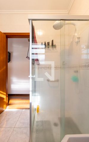 Casa à venda com 225m², 3 quartos e 5 vagas Casa à venda com 225m², 3 quartos e 5 vagasBanheiro da suíte 1