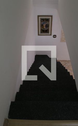 Casa à venda com 155m², 4 quartos e 2 vagasEscadas
