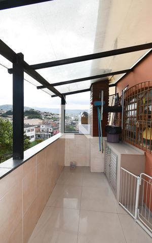 Casa à venda com 440m², 7 quartos e 6 vagas Casa à venda com 440m², 7 quartos e 6 vagasÁrea externa