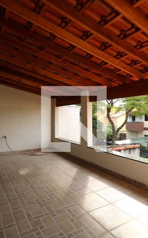Casa à venda com 258m², 4 quartos e 5 vagasVaranda Frente