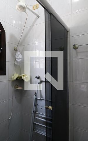 Casa à venda com 258m², 4 quartos e 5 vagasBanheiro da Suíte 2
