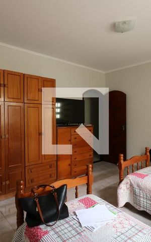 Casa à venda com 258m², 4 quartos e 5 vagasSuíte 2