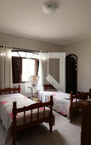 Casa à venda com 258m², 4 quartos e 5 vagasSuíte 2