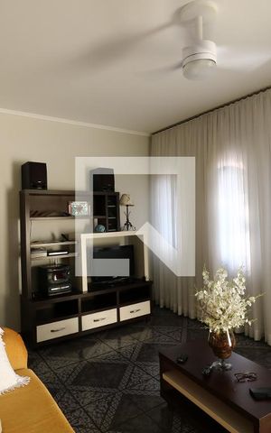 Casa à venda com 258m², 4 quartos e 5 vagasSala