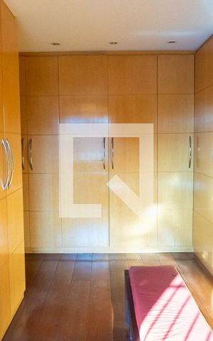 Casa para alugar com 336m², 4 quartos e 3 vagas Casa para alugar com 336m², 4 quartos e 3 vagasCloset da suíte 1