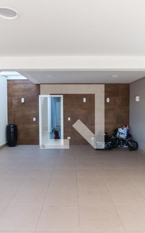 Casa de condomínio à venda com 700m², 4 quartos e 6 vagas Casa de condomínio à venda com 700m², 4 quartos e 6 vagasGaragem