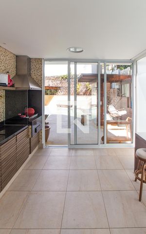 Casa de condomínio à venda com 700m², 4 quartos e 6 vagas Casa de condomínio à venda com 700m², 4 quartos e 6 vagasÁrea Gourmet