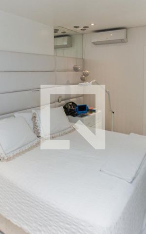 Casa de condomínio à venda com 700m², 4 quartos e 6 vagas Casa de condomínio à venda com 700m², 4 quartos e 6 vagasSuíte 1