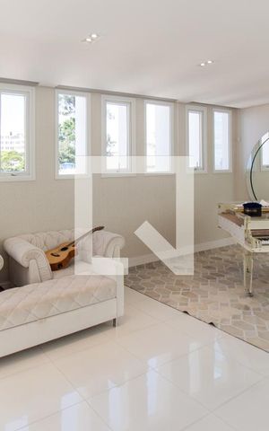 Casa de condomínio à venda com 700m², 4 quartos e 6 vagas Casa de condomínio à venda com 700m², 4 quartos e 6 vagasSala de Estar