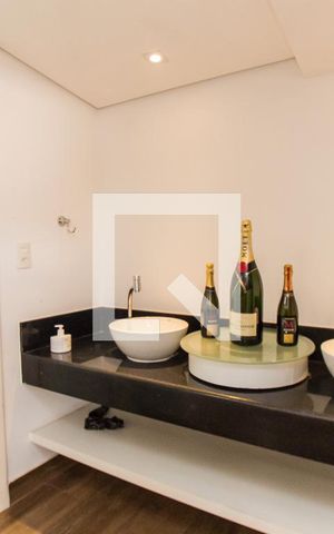 Casa de condomínio à venda com 700m², 4 quartos e 6 vagas Casa de condomínio à venda com 700m², 4 quartos e 6 vagasSalão