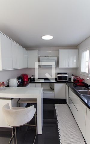 Casa de condomínio à venda com 700m², 4 quartos e 6 vagas Casa de condomínio à venda com 700m², 4 quartos e 6 vagasCozinha