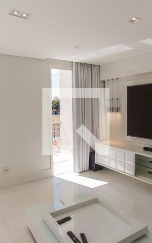 Casa de condomínio à venda com 700m², 4 quartos e 6 vagas Casa de condomínio à venda com 700m², 4 quartos e 6 vagasSala de Tv