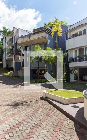 Casa de condomínio à venda com 700m², 4 quartos e 6 vagas Casa de condomínio à venda com 700m², 4 quartos e 6 vagasCondomínio