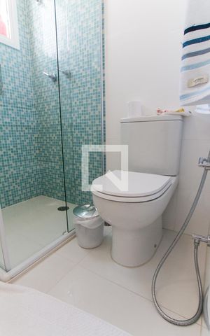 Casa de condomínio à venda com 700m², 4 quartos e 6 vagas Casa de condomínio à venda com 700m², 4 quartos e 6 vagasBanheiro da Suíte 3