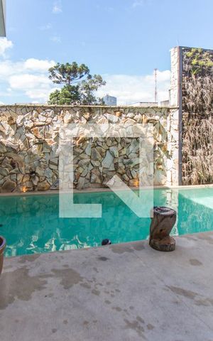 Casa de condomínio à venda com 700m², 4 quartos e 6 vagas Casa de condomínio à venda com 700m², 4 quartos e 6 vagasPiscina
