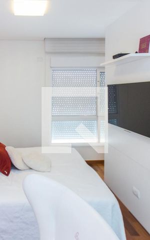 Casa de condomínio à venda com 700m², 4 quartos e 6 vagas Casa de condomínio à venda com 700m², 4 quartos e 6 vagasSuíte 4