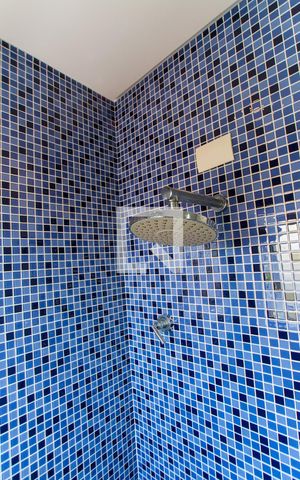 Casa de condomínio à venda com 700m², 4 quartos e 6 vagas Casa de condomínio à venda com 700m², 4 quartos e 6 vagasBanheiro da Suíte 4