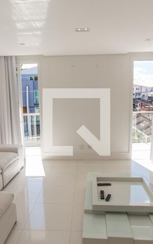 Casa de condomínio à venda com 700m², 4 quartos e 6 vagas Casa de condomínio à venda com 700m², 4 quartos e 6 vagasSala de Tv