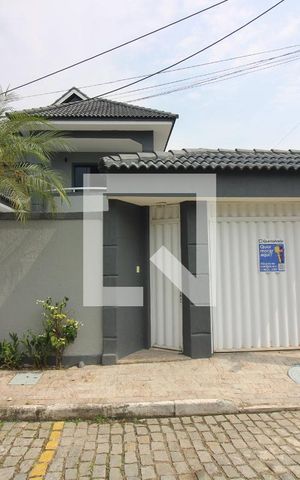 Casa de condomínio à venda com 260m², 5 quartos e 3 vagasFachada