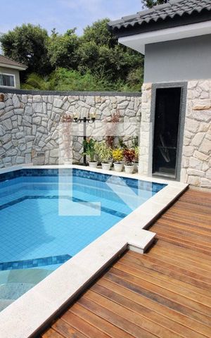 Casa de condomínio à venda com 260m², 5 quartos e 3 vagasPiscina