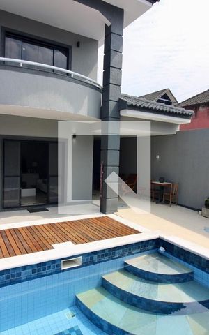 Casa de condomínio à venda com 260m², 5 quartos e 3 vagasPiscina