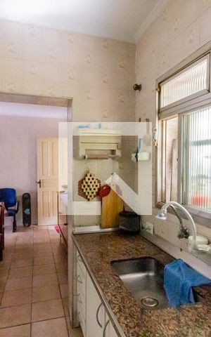 Casa à venda com 262m², 5 quartos e 3 vagas Casa à venda com 262m², 5 quartos e 3 vagasCozinha