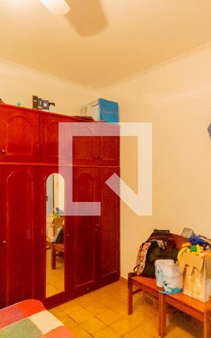 Casa à venda com 262m², 5 quartos e 3 vagas Casa à venda com 262m², 5 quartos e 3 vagasQuarto 4