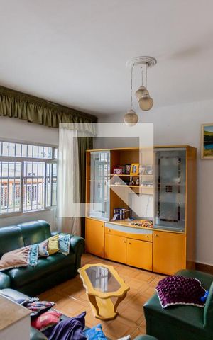 Casa à venda com 262m², 5 quartos e 3 vagas Casa à venda com 262m², 5 quartos e 3 vagasSala