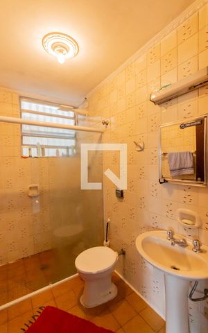 Casa à venda com 262m², 5 quartos e 3 vagas Casa à venda com 262m², 5 quartos e 3 vagasBanheiro