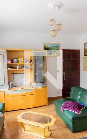 Casa à venda com 262m², 5 quartos e 3 vagas Casa à venda com 262m², 5 quartos e 3 vagasSala