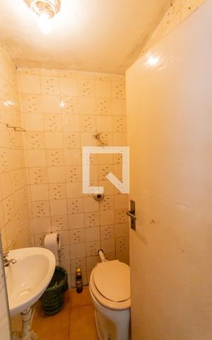Casa à venda com 262m², 5 quartos e 3 vagas Casa à venda com 262m², 5 quartos e 3 vagasLavabo da Garagem